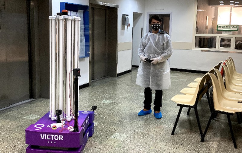 VIDEO | Victor, robotul capabil să distrugă coronavirusul cu ajutorul radiațiilor, realizat de o companie românească