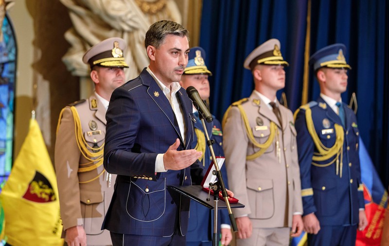 Alexandru Ciucu a realizat designul, tiparele și prototipurile noilor uniforme ale Armatei Române