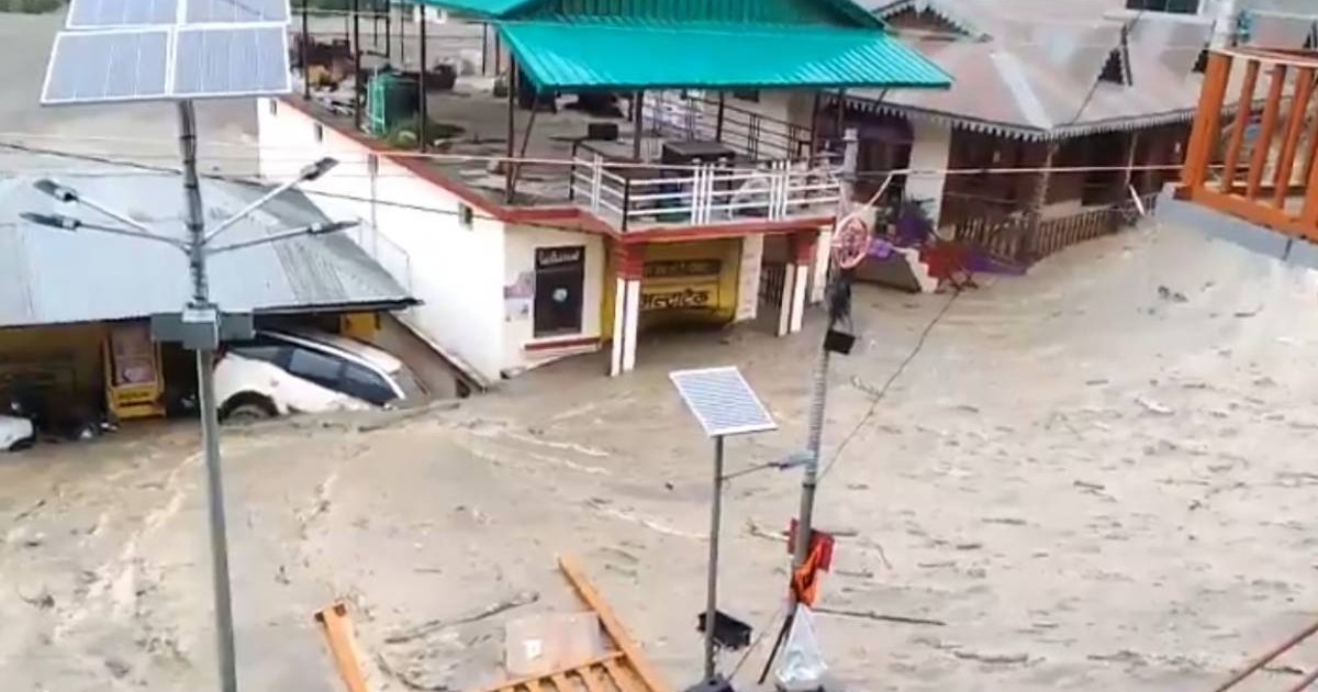 Casele din localitatea Indiana au fost complet distruse și inundate de mâl, mașinile au fost luate pe sus