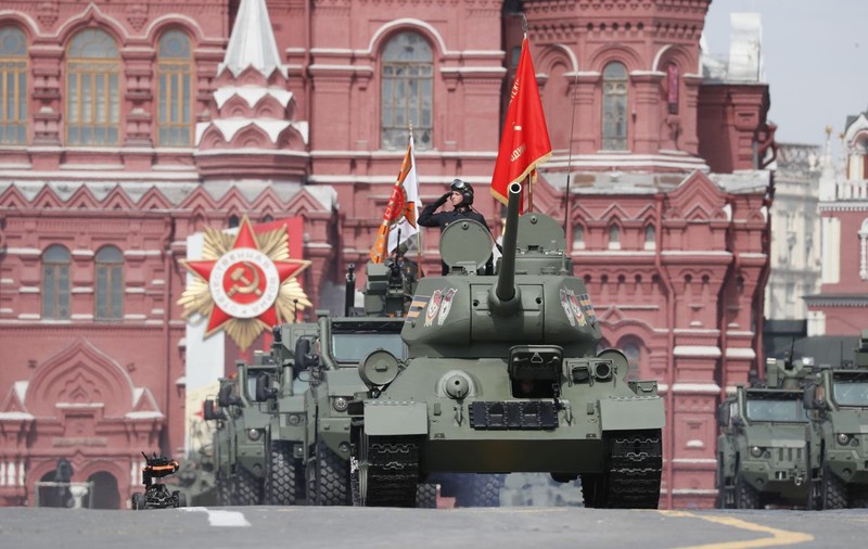 Pregătiri pentru parada de Ziua Victoriei, la Moscova. Armata a scos sute de soldați și vehicule militare pe străzi