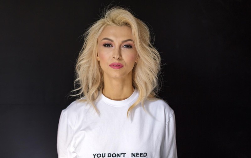 Andreea Bălan spune lucrurilor pe nume despre alăptat. "Decât să își pună creierul la contribuție, e mai simplu să mă judece pe mine"