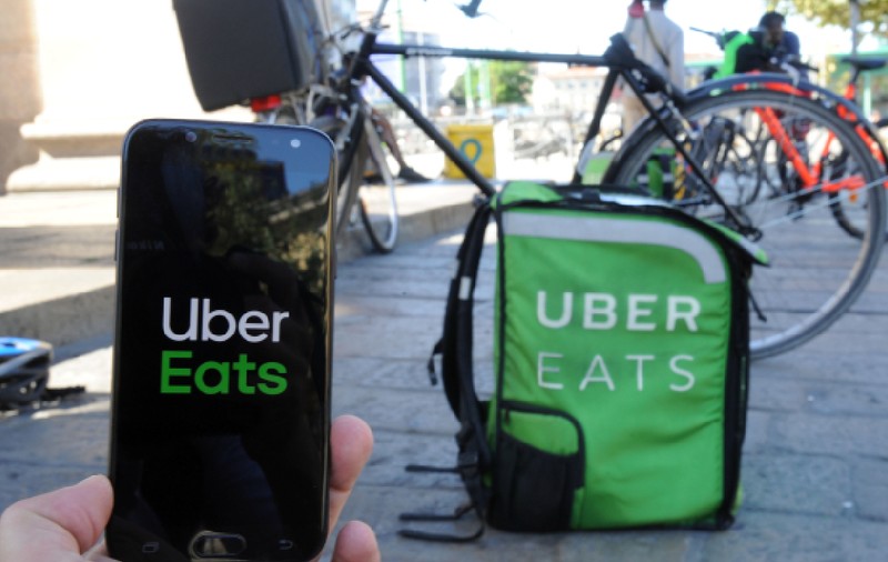 Uber revine în România cu un serviciu la care renunțase acum șase ani
