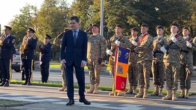 nicusor-dan-gafa-protocol-timisoara-coroana-flori-monumentul-crucificarii