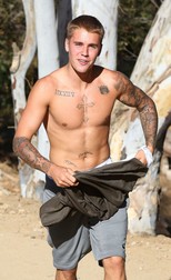 Justin Bieber si-a lovit un fan in Barcelona