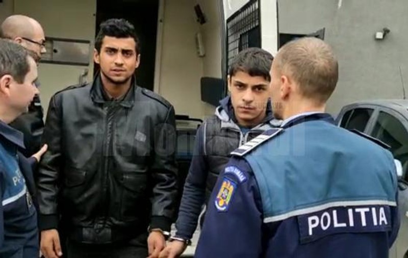Zeci de oameni s-au revoltat într-un sat sucevean, după ce doi frați au violat și torturat o bătrână