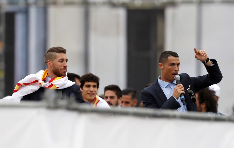 Nebunie la Madrid la întoarcerea campionilor de la Real. Ce le-a transmis Ronaldo fanilor | VIDEO&FOTO