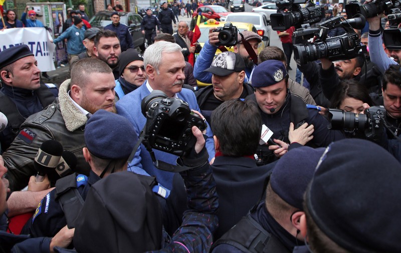 Liviu Dragnea, apărat de profesioniști sub acoperire. Am aflat cine este unul dintre băieții care îl însoțesc pe liderul PSD la ieșirile publice
