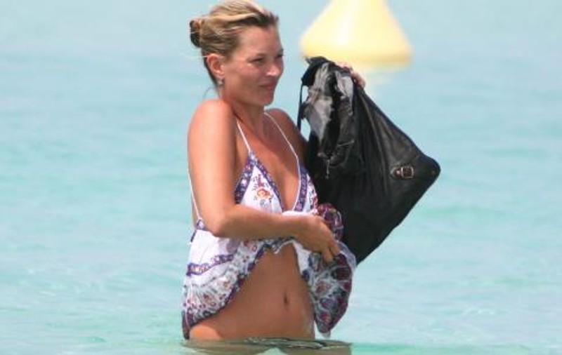 Kate Moss s-a îmbătat rău şi a pierdut 40.000 de dolari