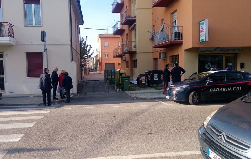O badantă româncă a avut un șoc: bătrânul pe care îl îngrijea s-a sinucis!