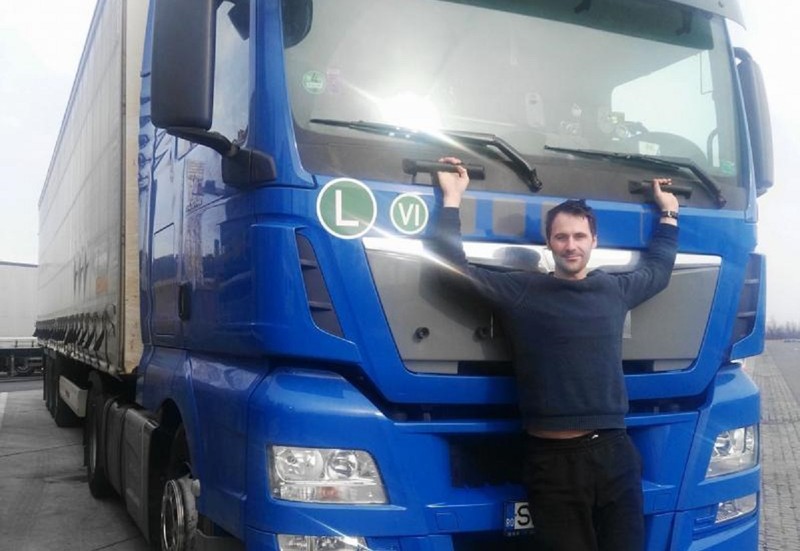 Mihai Spătaru a murit lângă camionul lui, în Franța. Foto: Facebook
