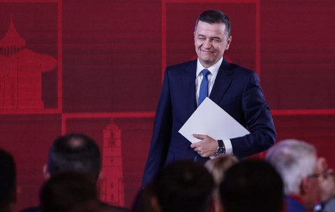 Misterul „inimioarelor” de pe pagina lui Sorin Grindeanu, la o postare cu 8.400 de reacții și „invadată” de conturi suspecte, chiar în ziua retragerii sprijinului pentru Ilie Bolojan. Liderul PSD a închis comentariile