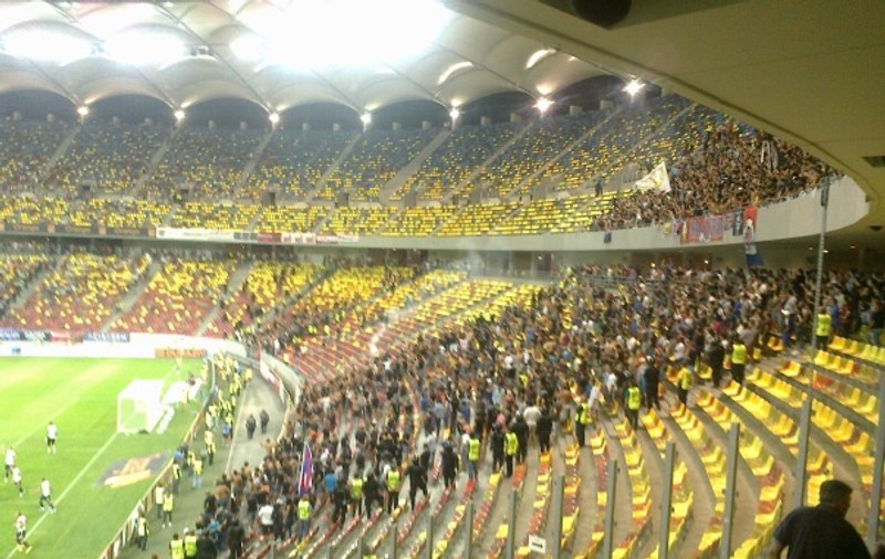 INCIDENTE ÎNTRE SUPORTERI la marele derby DINAMO-STEAUA