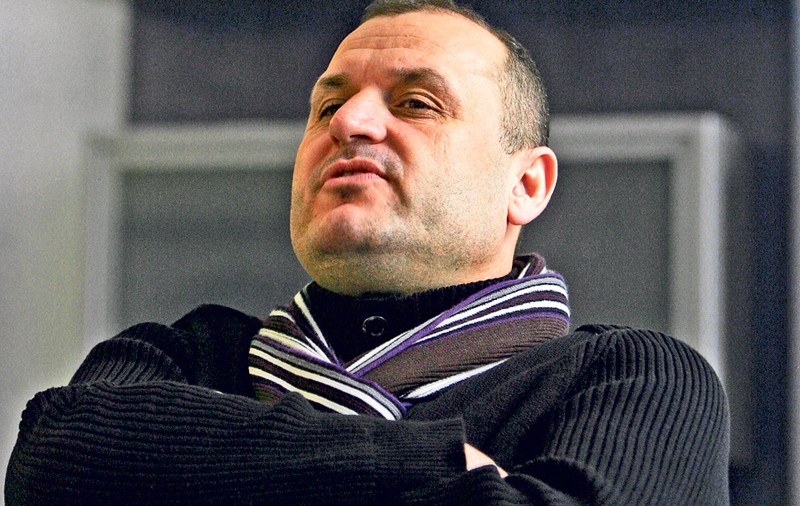 Adrian Mititelu nu vrea să cedeze clubul: «Mă mut în garsonieră, mănânc doar pâine, dar tot nu dau echipa!»
