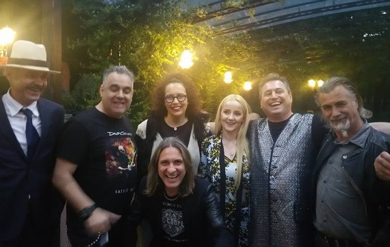 FOTO EXCLUSIV/ Au cântat pe minus... Marian Ionescu și-a băgat solistul în concediu de paternitate