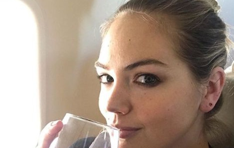 Kate Upton nu vrea să mintă pe nimeni. "N-o să vă spun că m-am antrenat și că am mâncat sănătos. E foarte greu în vacanță" | FOTO
