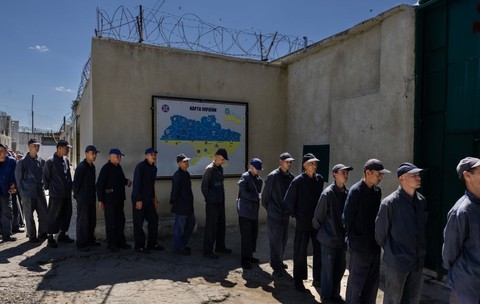 Prizonieri ruși de război într-un centru de detenție din Ucraina Sursa foto: GettyImages