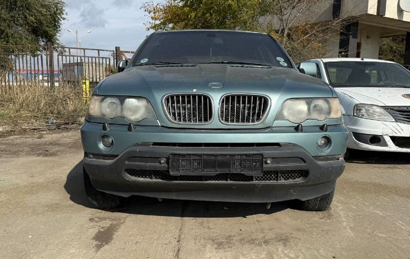 Un BMW X5 din 2001, fără motor, este scos la licitație de ANAF la un preț de pornire ireal: „Complet rupt de realitate”