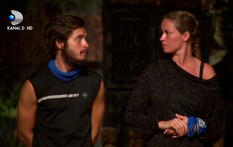 Albert și Maria de la „Survivor România”, sărut în timpul nopții. „Așa mi-a venit”