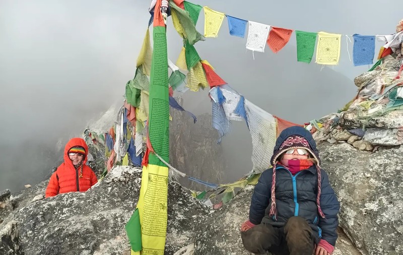 „E mai ușor decât în junglă”. O fetiță de 4 ani a stabilit un record mondial după ce a urcat până la tabăra de bază de pe Everest