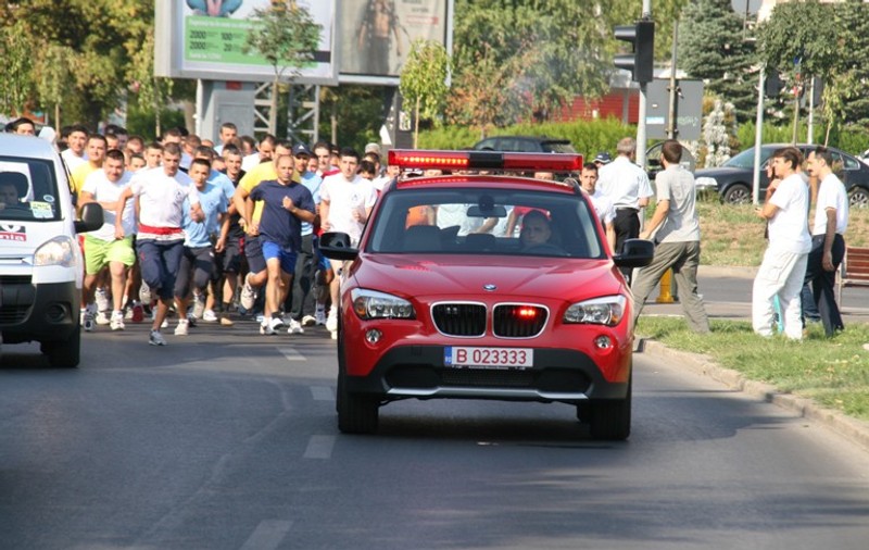 De ziua lor, sute de pompieri militari au alergat prin Bucureşti  