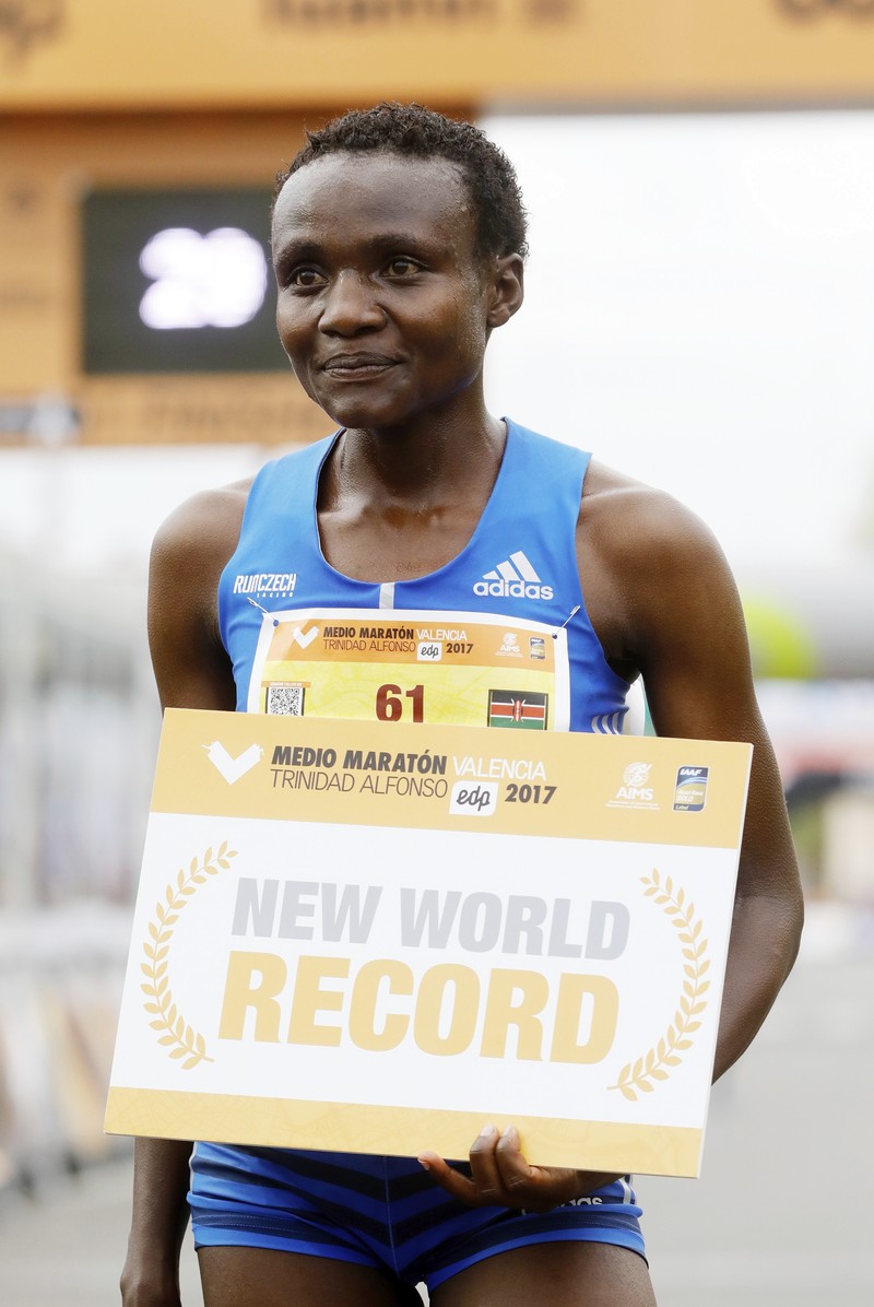 epa06281816 Kenyan athlete Joyciline Jopkesgei poses after breaking a new world record with 1:04:51 and winning Valencia's half marathon in Valencia, Spain, 22 October 2017. EPA-EFE/KAI FOERSTERLING