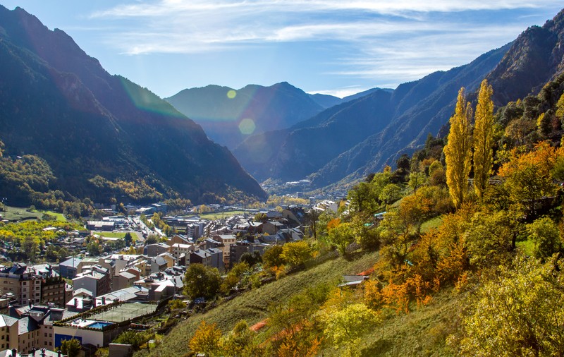 Taxe mici la înălțime. Andorra, paradis fiscal pentru youtuberi și noii îmbogățiți ai lumii digitale