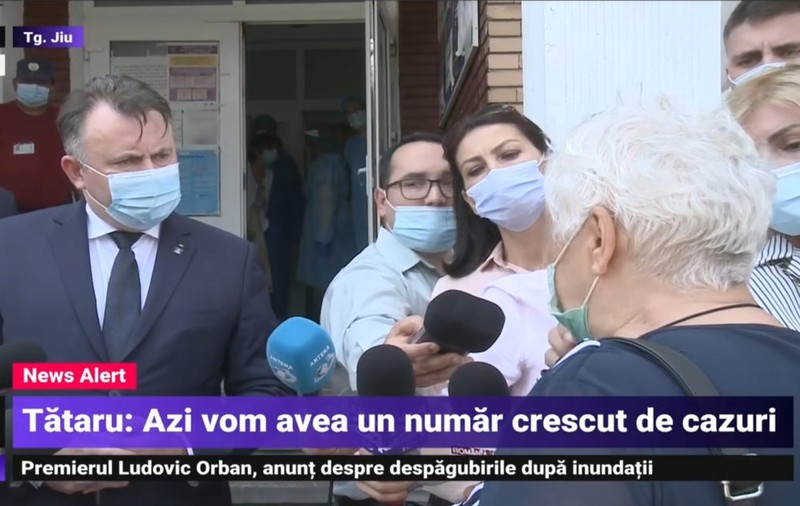 O bătrână din Târgu Jiu i-a cerut lui Nelu Tătaru, plângând, să redeschidă spitalele