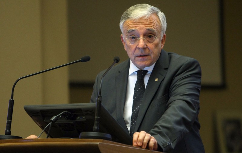 Isărescu, despre dobânzile mari la împrumuturi: „Nimeni nu a luat credit în România cu pistolul la tâmplă. Dobânzile nu pot să scadă până nu scade inflația”