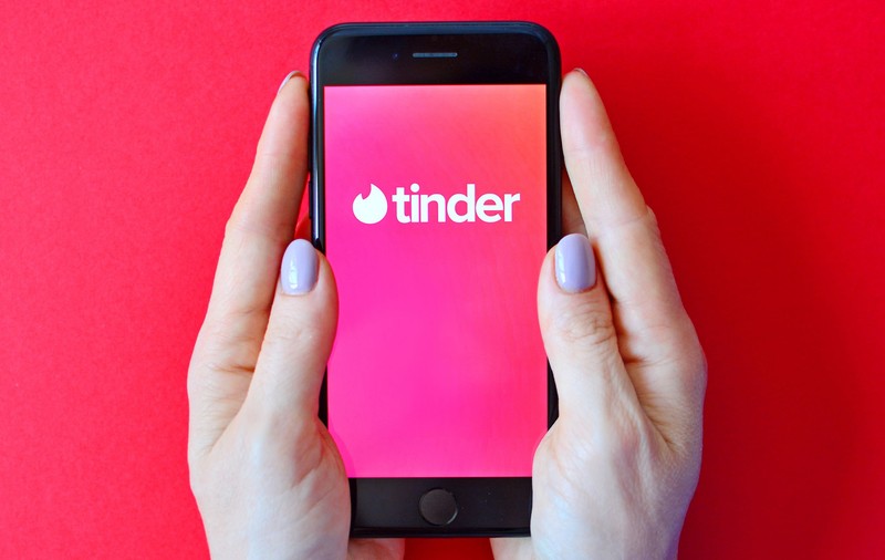 Aplicațiile de dating, investigate pentru că permit accesul minorilor și infractorilor sexuali pe platformele lor