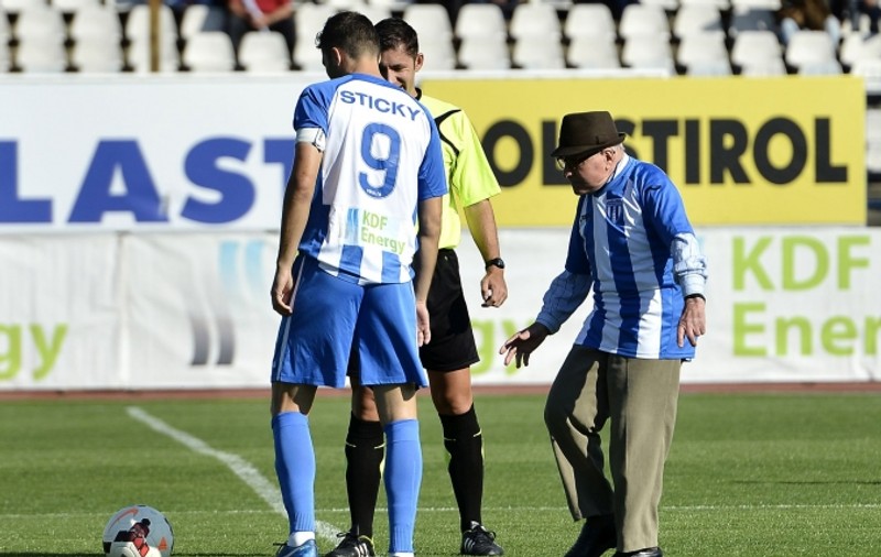 VIDEO/ Cine e MIMI, suporterul de lux al Craiovei. Are 101 ani și ține cu ”toate echipele Craiovei”
