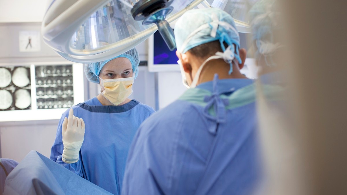 medici in operatie