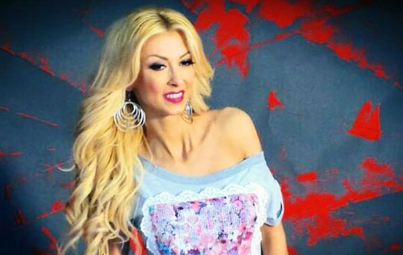 ANDREEA BĂLAN are CU CE să-şi UMPLE TIMPUL! Uite CE A FĂCUT în CAMERA DE HOTEL!