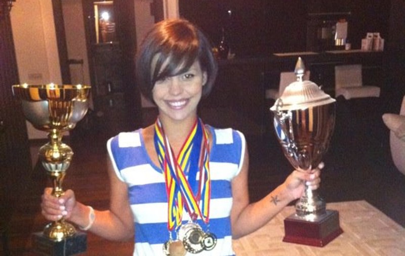 Andreea Popescu se laudă cu trofeele iubitului