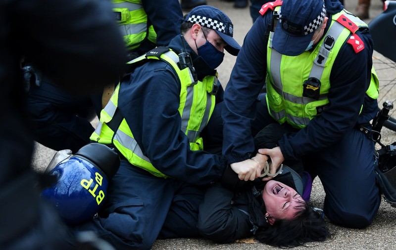 VIDEO | 155 de persoane arestate la Londra, la manifestația anti-lockdown