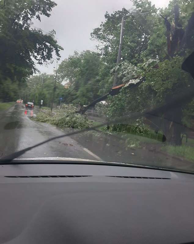 Cum arată o localitate din Bihor după furtună. Zeci de case au fost distruse