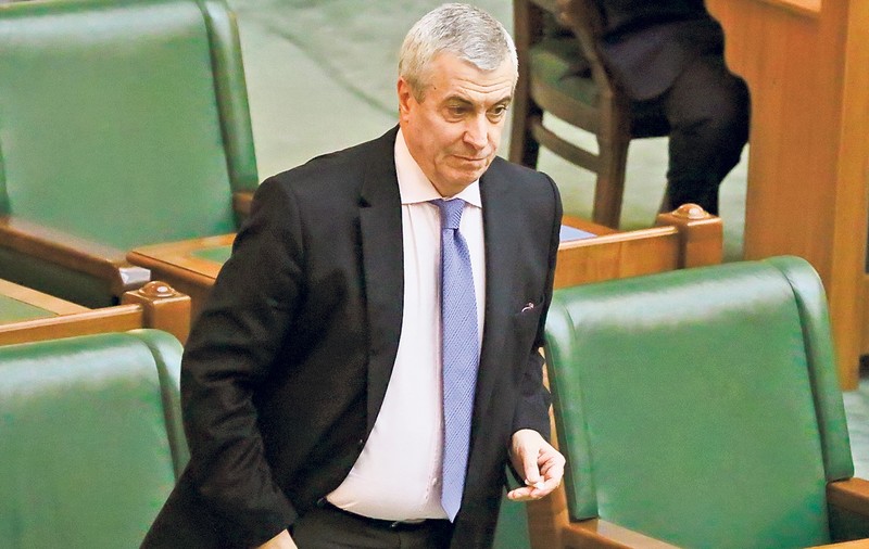 Tinerii părăsesc partidul ALDE: „Politicienii penali promovaţi de Tăriceanu ne compromit viitorul"