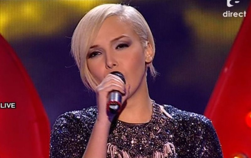 X FACTOR. SINGURA FATĂ DIN FINALA "X FACTOR" ŞI-A VĂZUT FRATELE DOAR LA TELEVIZOR!