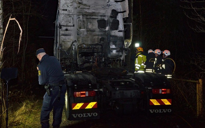 Polițiștii au ridicat zeci de probe de la locul crimei. Foto: GP.SE / Mikael Berglund