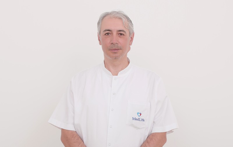 [Oameni Fericiți. Medici Buni] Visul de a fi părinți, devenit realitate cu ajutorul medicilor MedLife și al testării genetice embrionare preimplantaționale