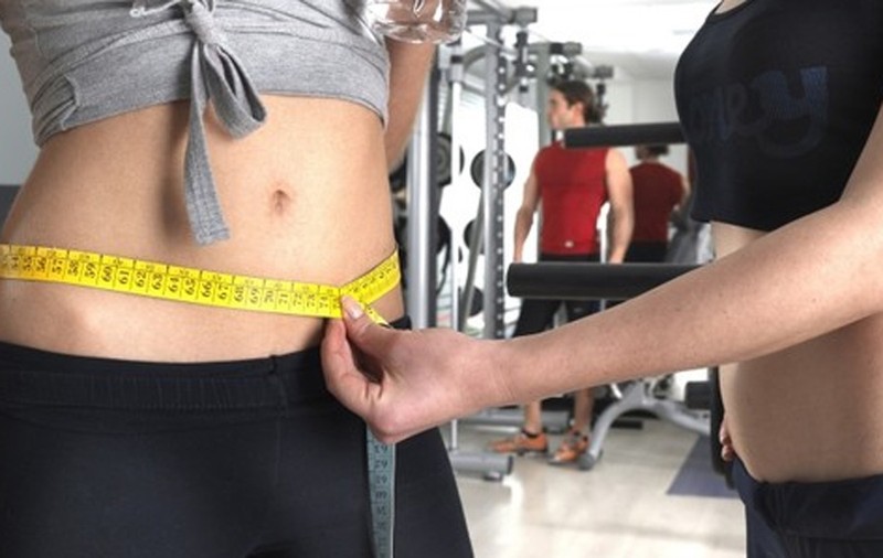 Cum să ai un abdomen plat. 10 strategii verificate ca să scapi de burtă