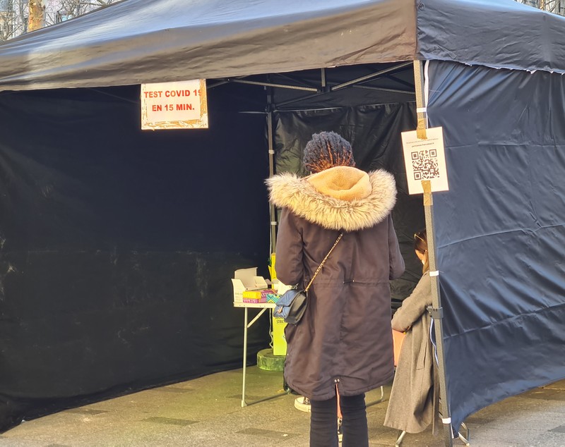 REPORTAJ | Cum am trăit Revelionul la Paris, capitala europeană cea mai lovită de noul val COVID