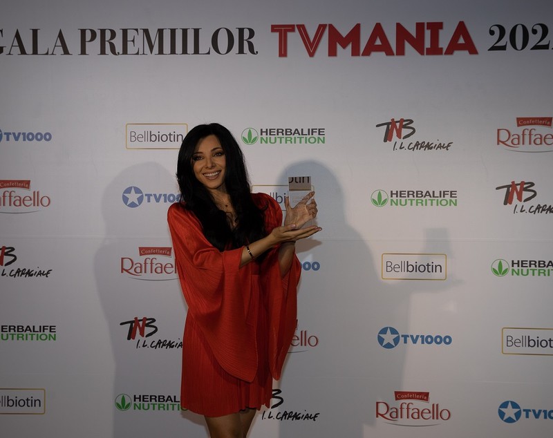 Cum au apărut vedetele Pro TV la Premiile TVMania 2022. Roxana Hulpe, însărcinată în șase luni, a purtat o rochie mulată