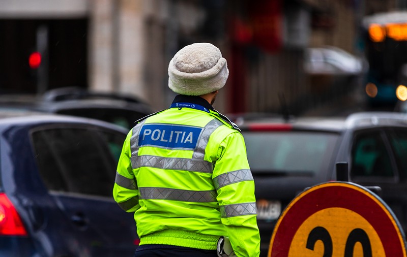 Mamă şi fiu, prinşi drogaţi la volan în aceeaşi noapte, la Craiova. Amândoi s-au ales cu dosar penal