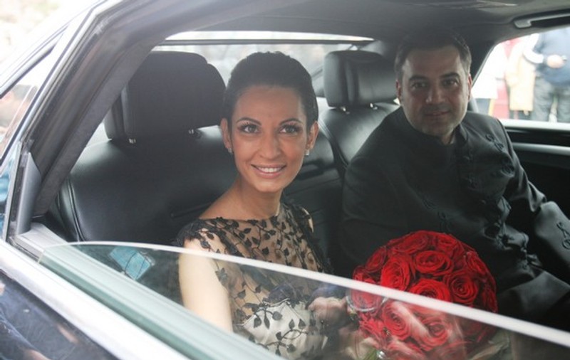 PETRECERE DE COŞMAR pentru NICOLETA LUCIU! Taie moţul băieţilor şi rupe turta fetei, în PLIN SCANDAL cu soţul ei