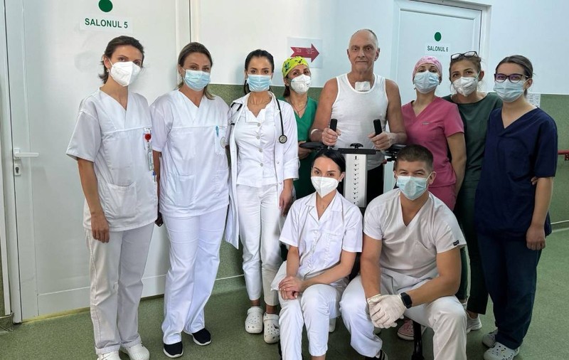 Pacient ajuns în comă, smuls din ghearele morții la Timișoara după 60 de zile. Bărbatul fusese înțepat de un țânțar