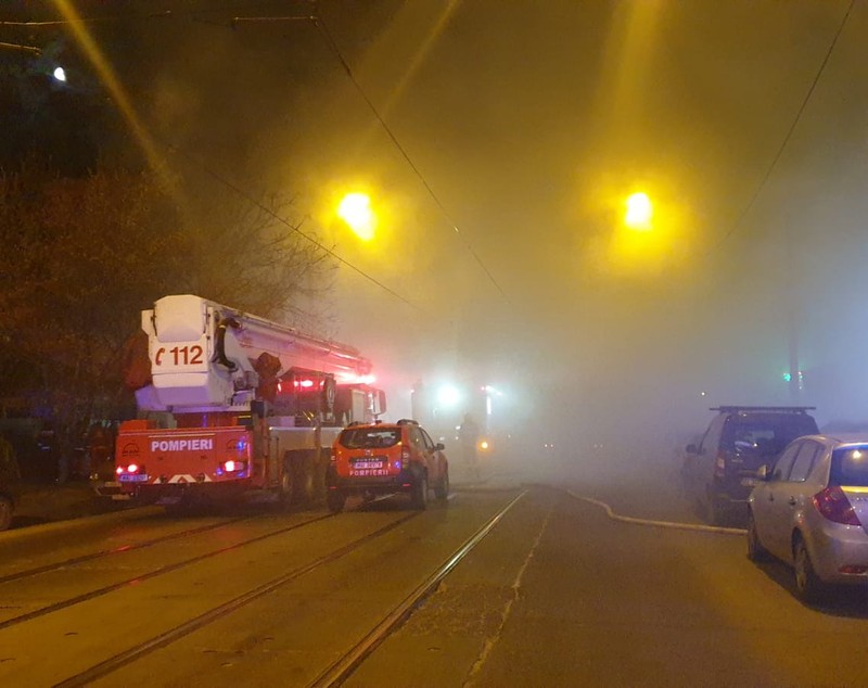 Patru case distruse, după un incendiu puternic în cartierul Ferentari