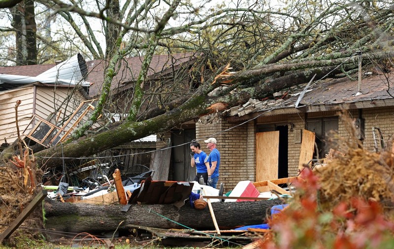 Zone întinse din SUA au fost lovite de tornade. „Distrugere totală” într-un oraș din Arkansas. Bilanțul victimelor