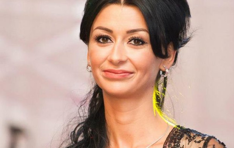 EXCLUSIV/ Denisa de la Bambi și-a micșorat sânii în mare secret! Și-a schimbat silicoanele!