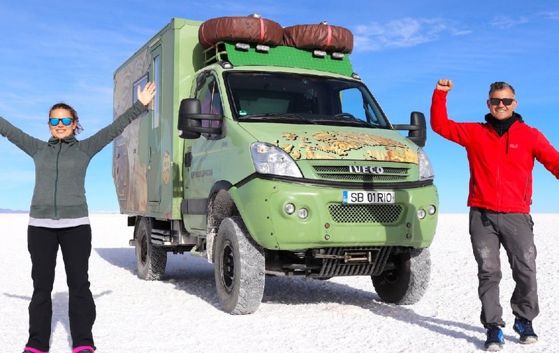 O femeie din Sibiu a călătorit un an cu un camion, din Alaska până în Patagonia: „Expediția asta ne-a deschis ochii, mintea și sufletul”