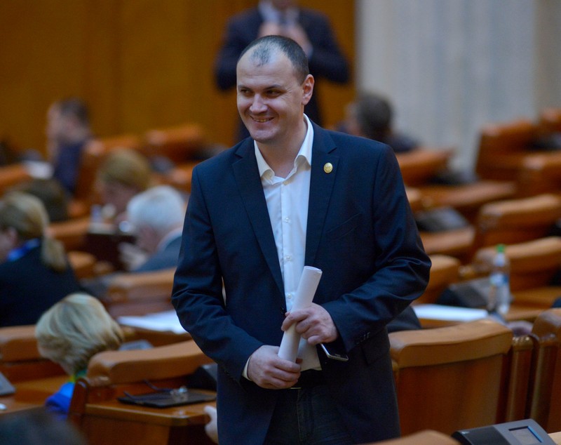 Sebastian Ghiță: spectacolul celor 52 de amânări într-un singur proces de corupție. La următorul termen, faptele vor fi prescrise. „Exilul” inculpatului, început în 2016, poate lua sfârșit
